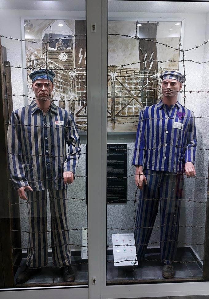 La vitrine consacrée à la déportation