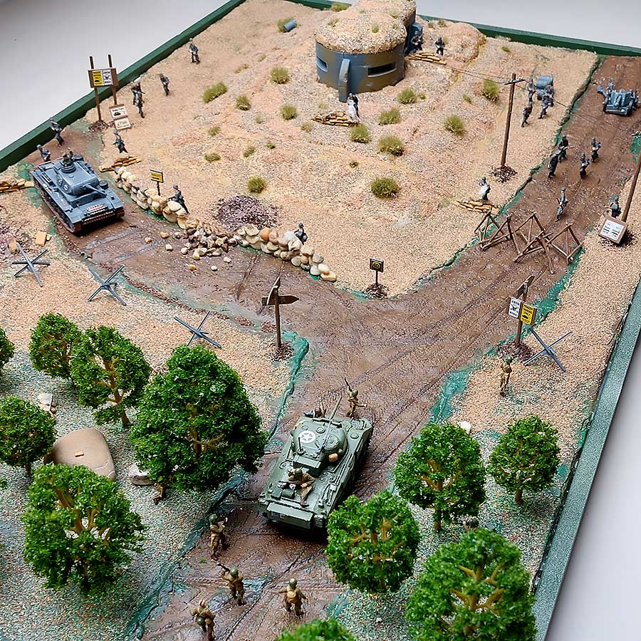 Collage de bords en carton mousse et pose d'une étiquette autocollante